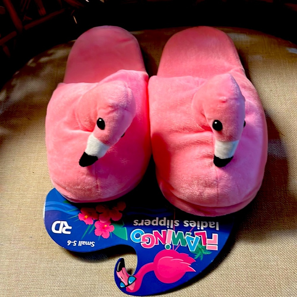 New Flamingo Ladies Slippers S 5-6 NWT